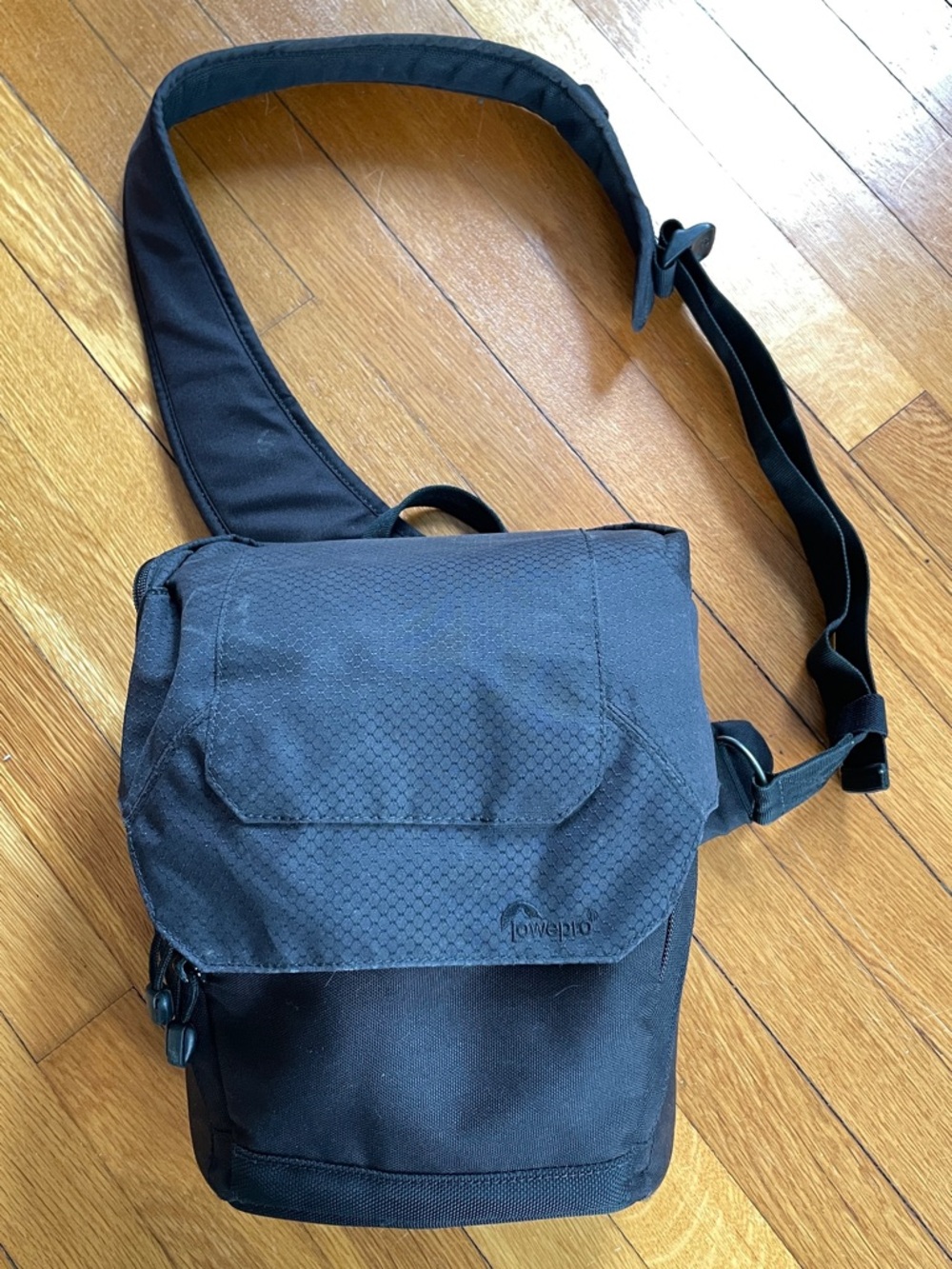 LowePro // Black Urban Photo Sling 150 Compact slim camera photography backpack